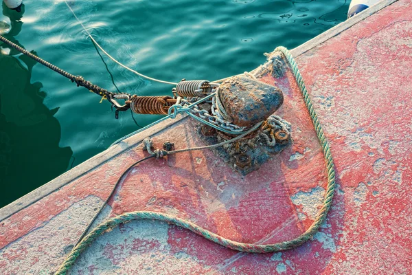 Bollard and rope on  fishing pier — Zdjęcie stockowe