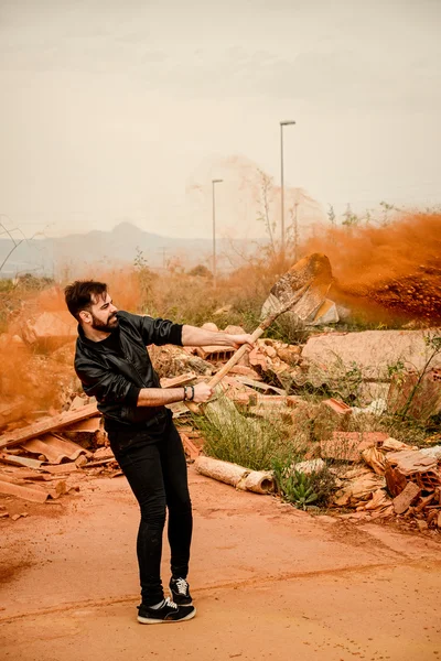 Jeden chlap s lopatou — Stock fotografie