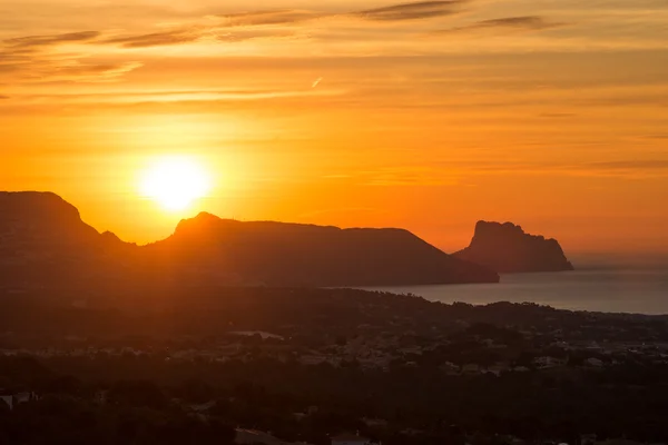 Salida del sol sobre la bahía de Altea — Foto de Stock