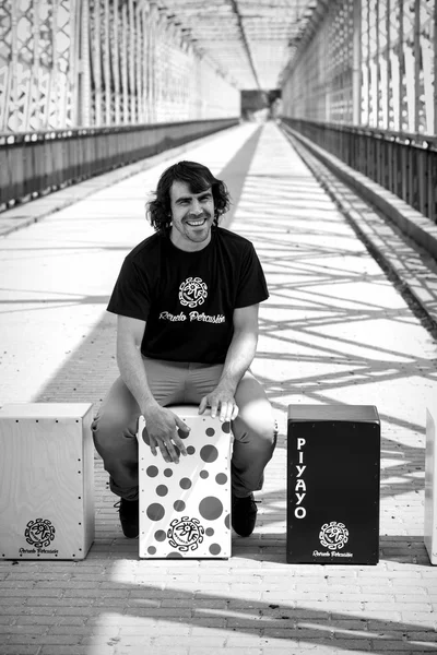 Playing cajon flamenco — Stock Photo, Image