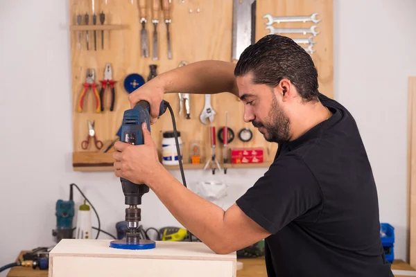 Artisan using a hole saw — Stock Photo, Image