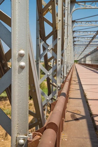 Vecchio ponte metallico — Foto Stock