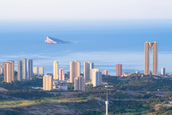 Linha do horizonte de Benidorm e mar — Fotografia de Stock