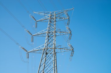 büyük elektrik pilon