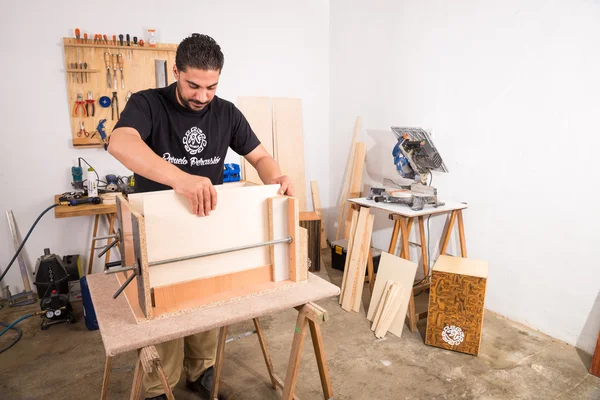 Montering en cajon flamenco — Stockfoto