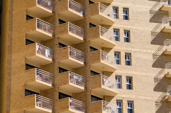 Balconi su un edificio alto — Foto Stock