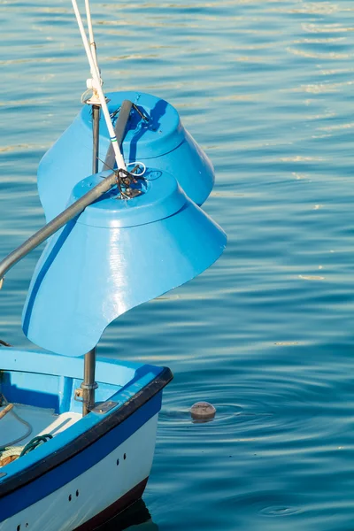 Lampes sur bateau de pêche — Photo