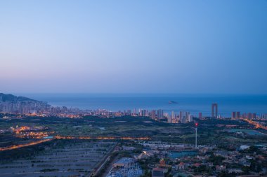 Benidorm manzarası alacakaranlıkta