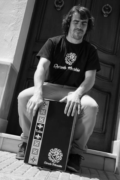 Playing cajon on the street — Stock Photo, Image