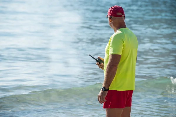 Lifeguard standing on the shore — Stock Photo, Image