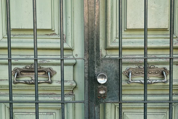Vanha ovi yksityiskohta — kuvapankkivalokuva