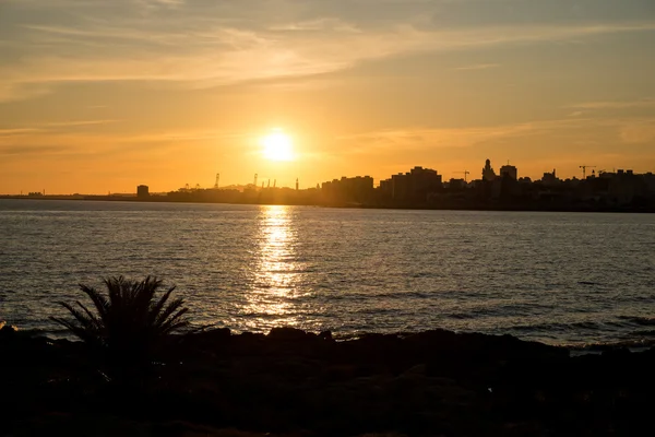 Montevideo zonsondergang — Stockfoto