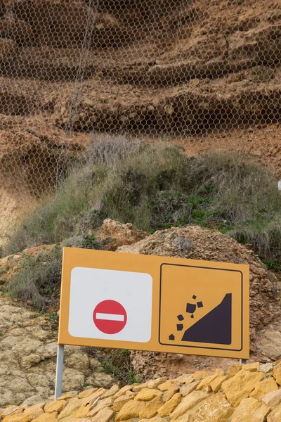 Sinal de aviso de deslizamento — Fotografia de Stock