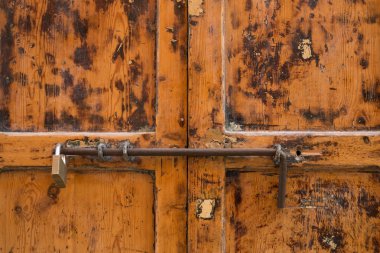 eski ahşap kapı