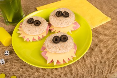 Korkunç canavar sandviç