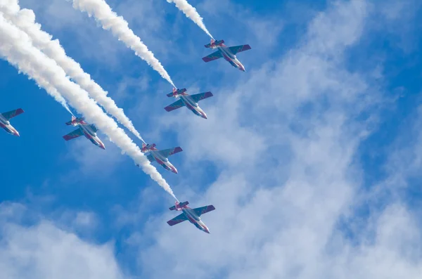 Acrobacias espectáculo aéreo — Foto de Stock