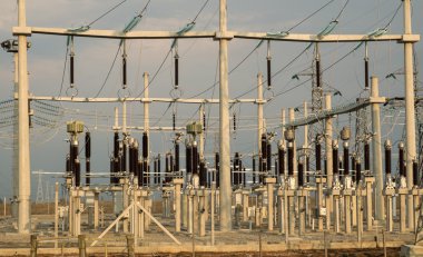 Büyük transformatör istasyonu