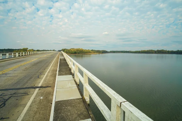 Road crossing Palmar reservoir — Stock Photo, Image