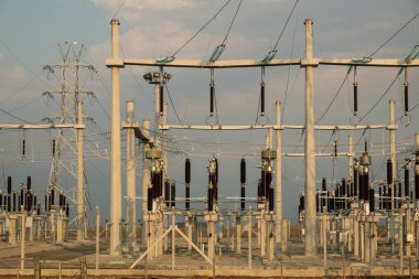 Büyük transformatör istasyonu