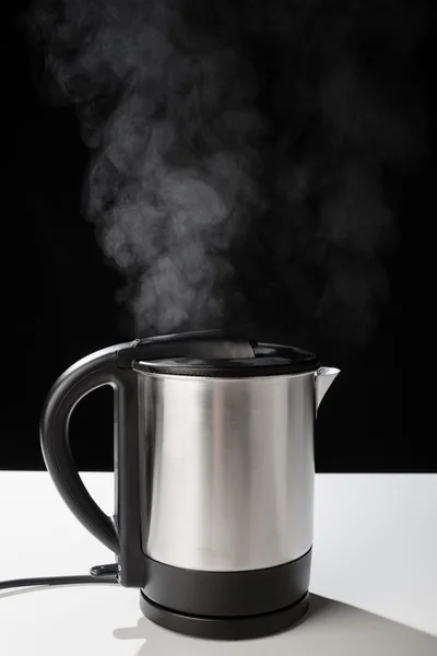 Hot boiling kettle — Stock Photo, Image