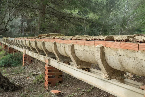 Малый сельскохозяйственный акведук — стоковое фото