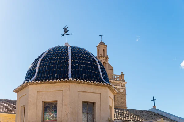 Cúpula iglesia mediterránea — Foto de Stock