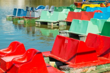 Parlak kürek tekneler