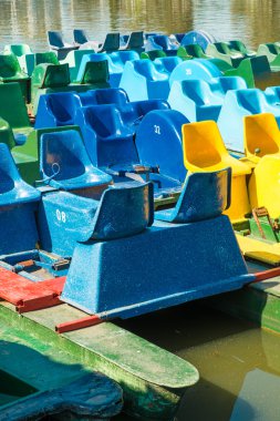 Parlak kürek tekneler