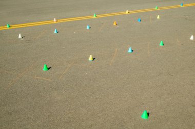 Slalom pracktice için renkli koni