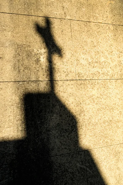 Sombra de una cruz en una pared —  Fotos de Stock