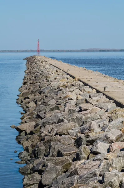 Stor sten vågbrytare — Stockfoto