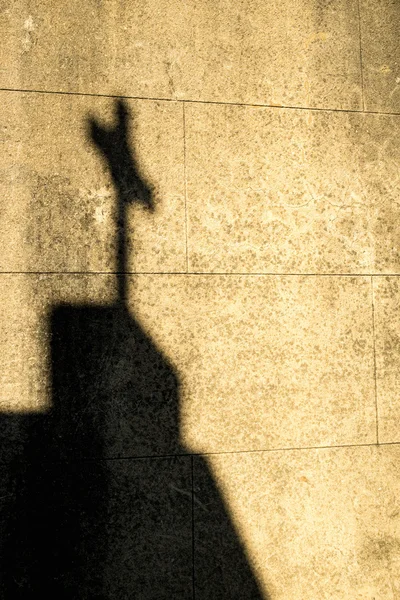 Sombra de una cruz en una pared —  Fotos de Stock