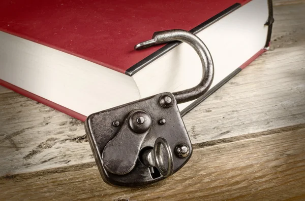 Book - the key to knowledge — Stock Photo, Image