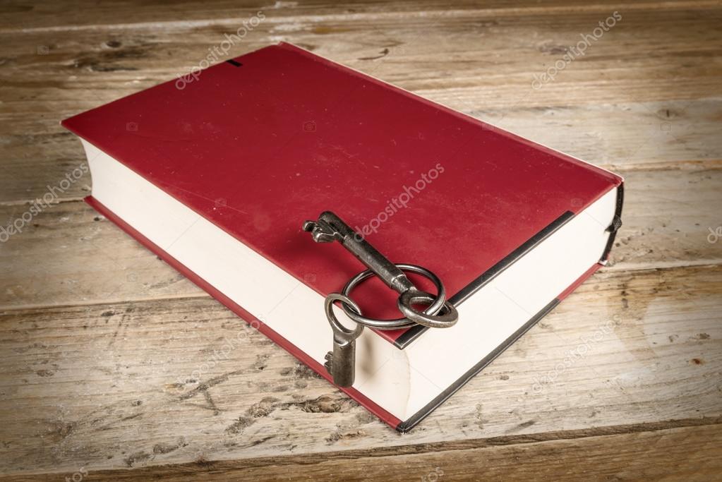 Livre  la clé de la connaissance — Photographie OlafSpeier © #99966552