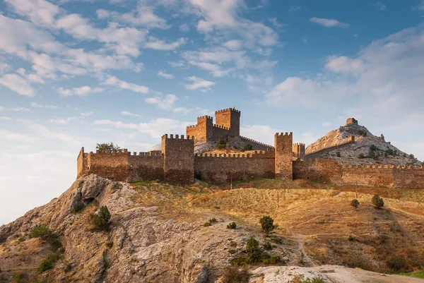 MS 7. yüzyılın Ceneviz Kalesi. Sudak şehri. Kırım.