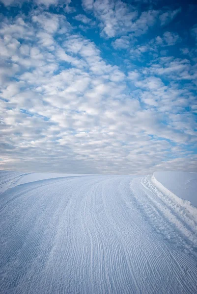 Paysage Hivernal Une Piste Roulée Par Une Piste Loisirs Sur — Photo