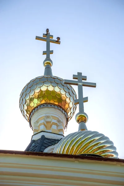 Cúpulas Catedral Assunção Kremlin Dmitrov Céu Azul — Fotografia de Stock