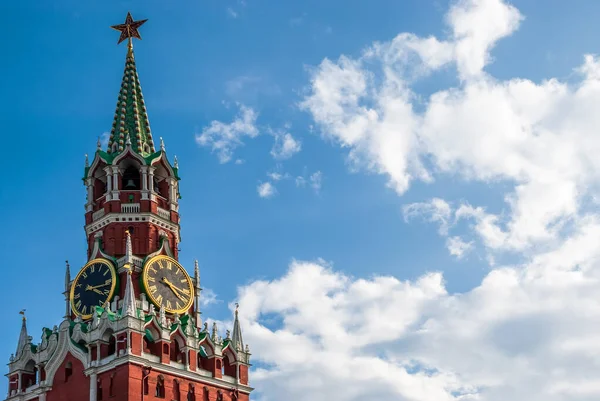 Torre Spasskaya Del Kremlin Moscú Moscú Campanas Contra Fondo Cielo — Foto de Stock