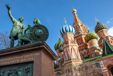 Minin ve Pozharsky anıtı, Kutsanmış Vasily Katedrali. Moskova.