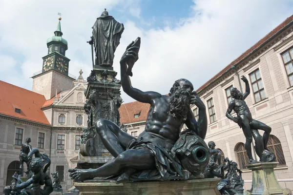 Fountain Court Münchenin asuinpaikka — kuvapankkivalokuva