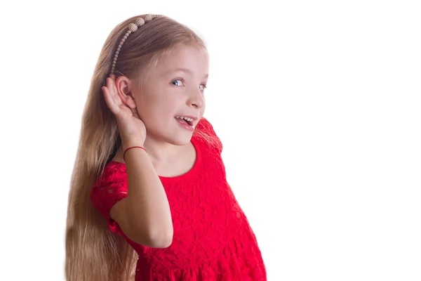 Kleines Mädchen hält Hand am Ohr — Stockfoto