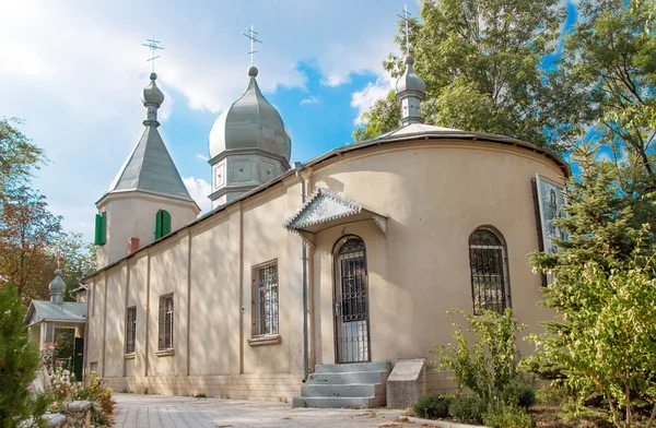 Framifrån av ortodoxa kyrkan i Moldavien — Stockfoto