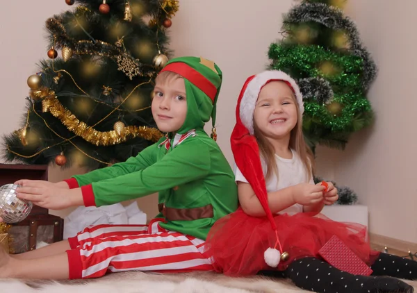 Niños divirtiéndose — Foto de Stock