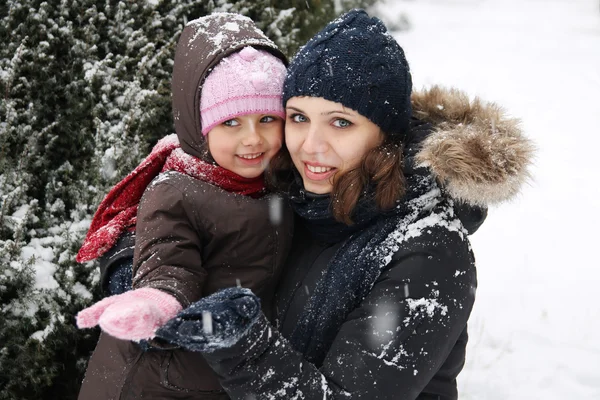 Mutlu anne ve kızı — Stok fotoğraf