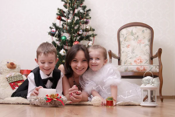 Mãe e seus filhos — Fotografia de Stock