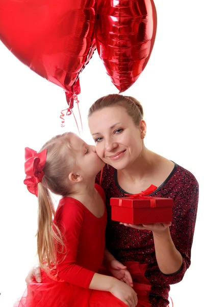 Girl kissing mother — Stock Photo, Image