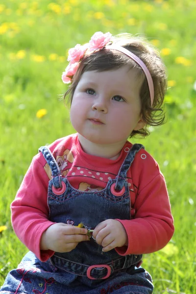 Cute baby girl on lawn — Stock Photo, Image