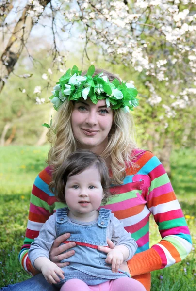 Madre y niña —  Fotos de Stock