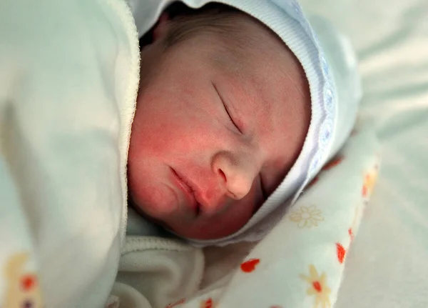 Newborn Baby Girl Has Just Been Born Sees World First — Stock Photo, Image