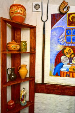 Ukrayna, Poltava 06 / 07 / 2020. Opishnya 'daki Ukrayna Seramiklerinin Ulusal Müze Rezervi. Bu antik köy, Ukrayna 'nın en büyük seramik zanaatkarları merkezi olarak biliniyor..